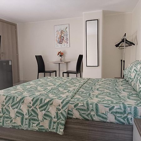 Casa Vacanza In Pieno Centro Storico Vicino Ostuni E La Riserva Di Torre Quaceto サン・ヴィート・デイ・ノルマンニ エクステリア 写真